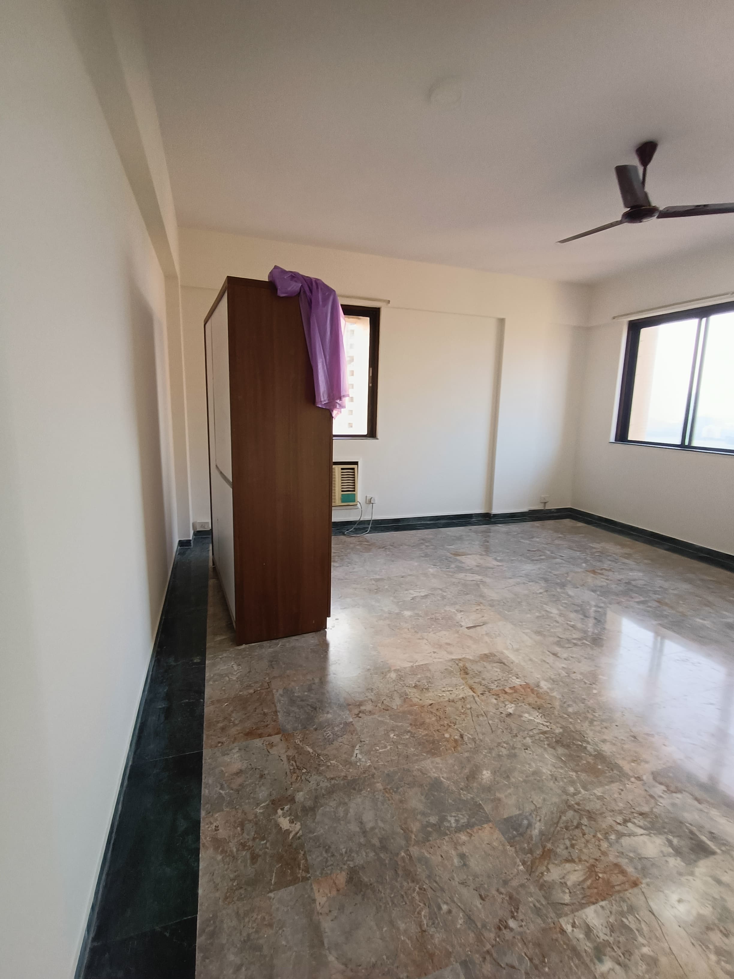 3 BHK + Pooja Room,Servant Room Apartment For Rent in Hiranandani Sovereign