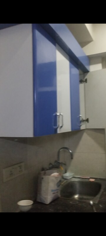 Room in 2.5 BHK Apartment at La Residentia, Tech Zone 4 Greater Noida – for Rent