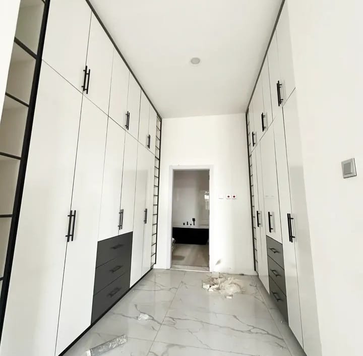 3 BHK + Pooja Room,Extra Room Builder Floor For Sale in Building Floor 