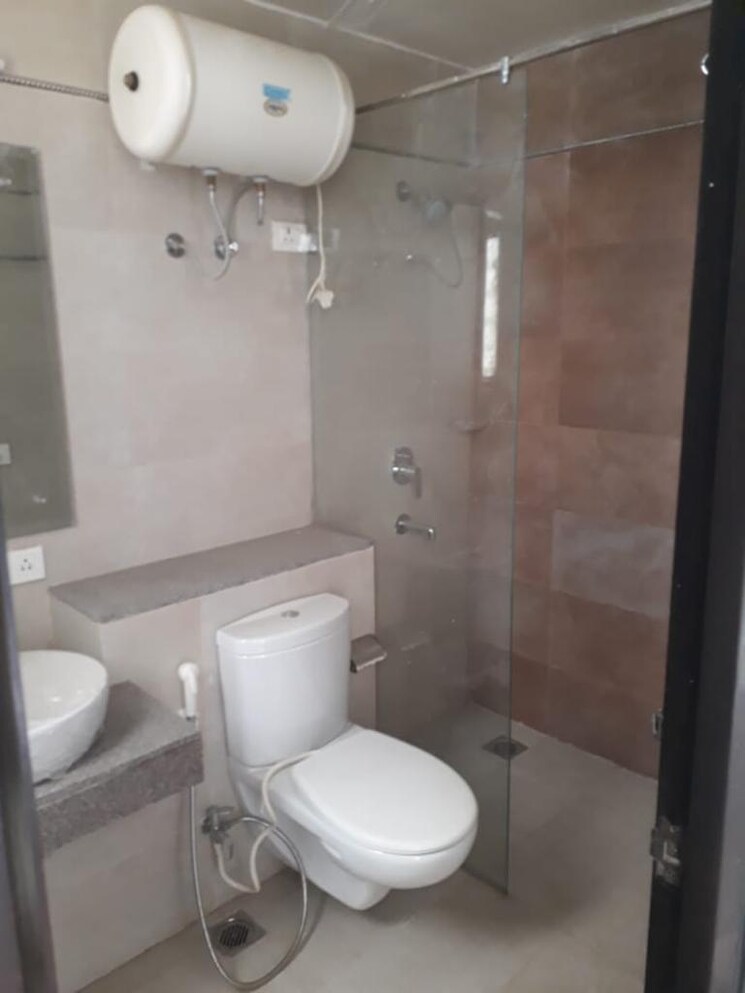 Bathroom, indiabulls-enigma 4 Bedroom 3400 Sq.Ft. Apartment In Sector 110 Gurgaon 8780415