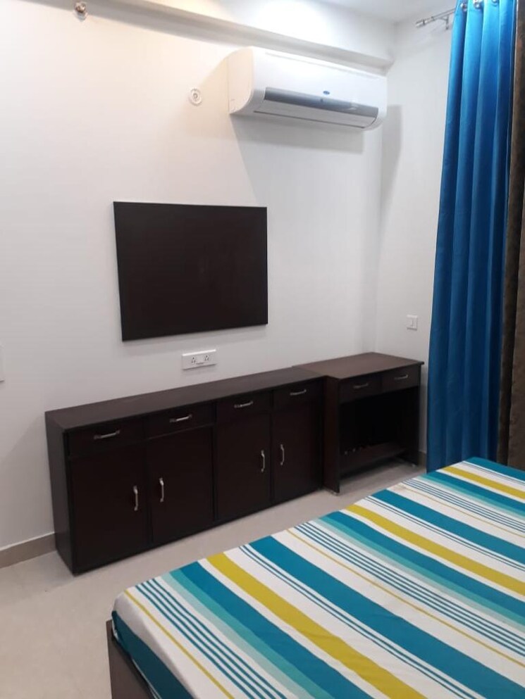 Bedroom, indiabulls-enigma 4 Bedroom 3400 Sq.Ft. Apartment In Sector 110 Gurgaon 8780415