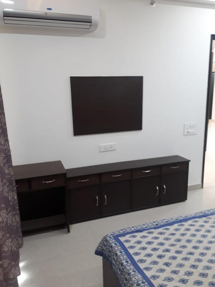 Bedroom, indiabulls-enigma 4 Bedroom 3400 Sq.Ft. Apartment In Sector 110 Gurgaon 8780415