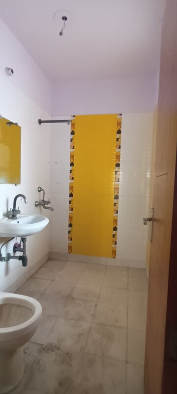 Bathroom in 4 BHK Apartment at Ramprastha Pearl Heights, Vaishali Sector 9 – for Rent