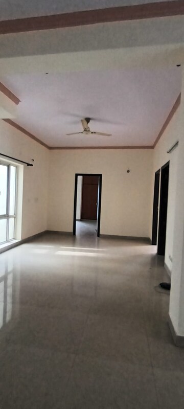 Room in 4 BHK Apartment at Ramprastha Pearl Heights, Vaishali Sector 9 – for Rent