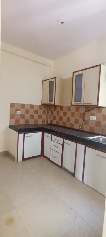 Kitchen in 4 BHK Apartment at Ramprastha Pearl Heights, Vaishali Sector 9 – for Rent