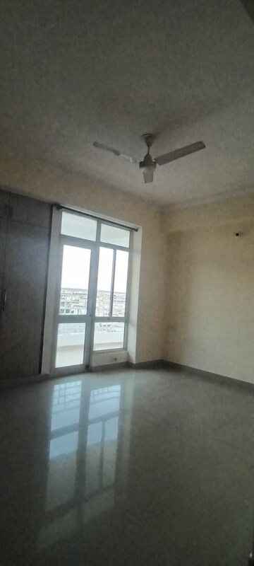 Room in 4 BHK Apartment at Ramprastha Pearl Heights, Vaishali Sector 9 – for Rent