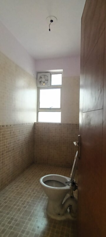 Bathroom in 4 BHK Apartment at Ramprastha Pearl Heights, Vaishali Sector 9 – for Rent