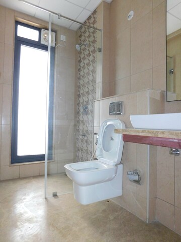 Bathroom in 2 BHK Apartment at Peninsula Salsette 27, Byculla – for Sale