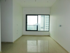 Room in 2 BHK Apartment at Peninsula Salsette 27, Byculla – for Sale