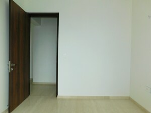Room in 2 BHK Apartment at Peninsula Salsette 27, Byculla – for Sale