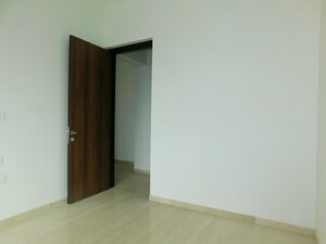 Room in 2 BHK Apartment at Peninsula Salsette 27, Byculla – for Sale