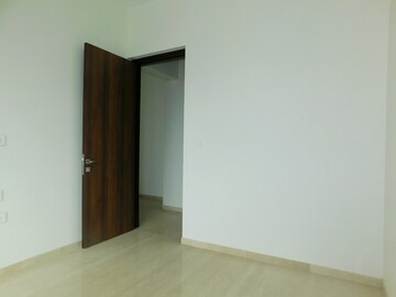 Room in 2 BHK Apartment at Peninsula Salsette 27, Byculla – for Sale