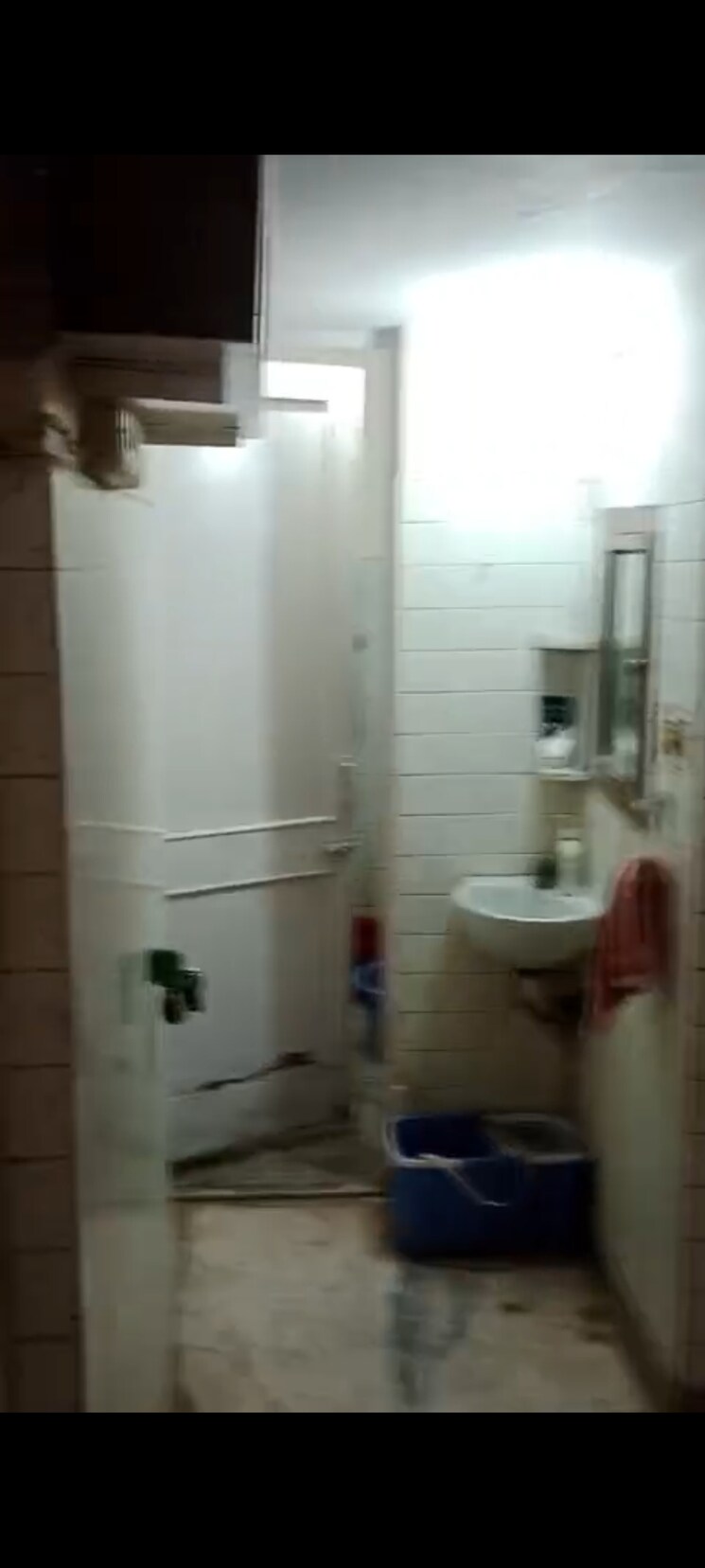 Bathroom, jal-vayu-vihar-noida 2 Bedroom 850 Sq.Ft. Apartment In Sector 21 Noida 8780495