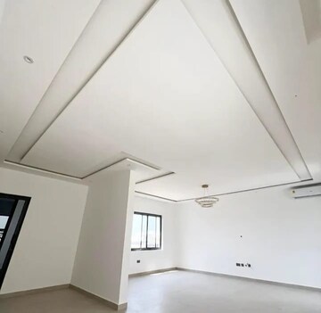 Kitchen in 3 BHK Builder Floor at Sector 33 – for Sale