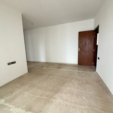 Room in 2 BHK Apartment at Omkar Alta Monte, Laxman Nagar – for Rent