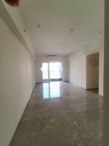 Room in 1 BHK Apartment at LnT Veridian, Powai – for Rent
