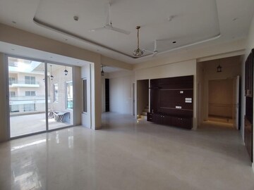 Room in 4 BHK Apartment at Indiabulls Sky Forest, Lower Parel – for Rent