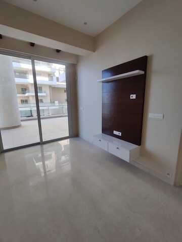 Room in 4 BHK Apartment at Indiabulls Sky Forest, Lower Parel – for Rent