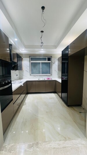 Kitchen in 3 BHK Builder Floor at Malibu Shopping Arcade, Sector 47 – for Sale