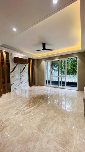 3 BHK Builder Floor For Sale in Malibu Shopping Arcade, Sector 47