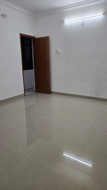 Room in 3 BHK Apartment at Kolte Maestros, Wanowrie – for Rent