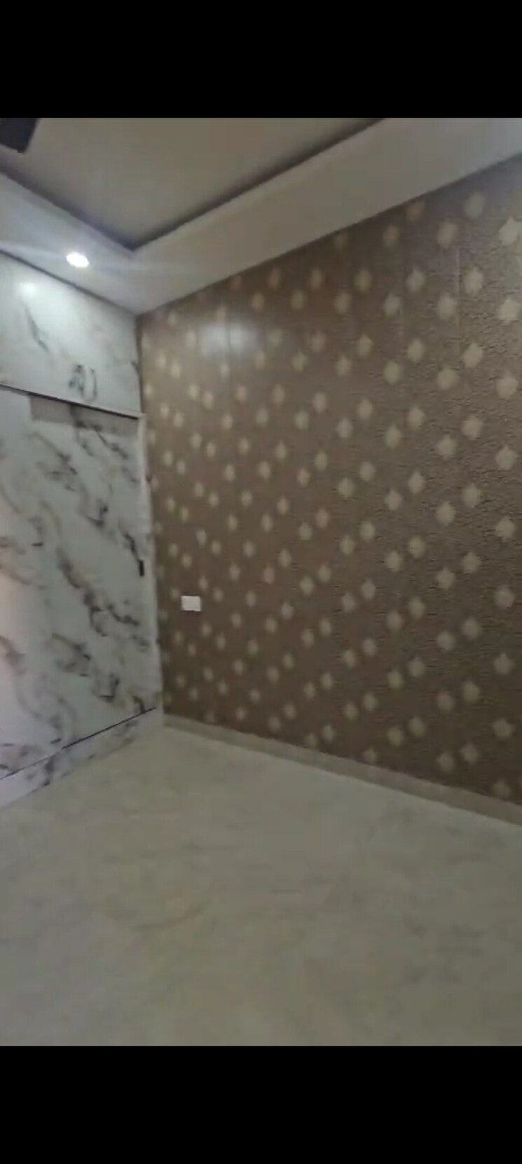 Room, pir machalla 3 Bedroom 110 Sq.Yd. Apartment In Pir Machalla Zirakpur 8780592