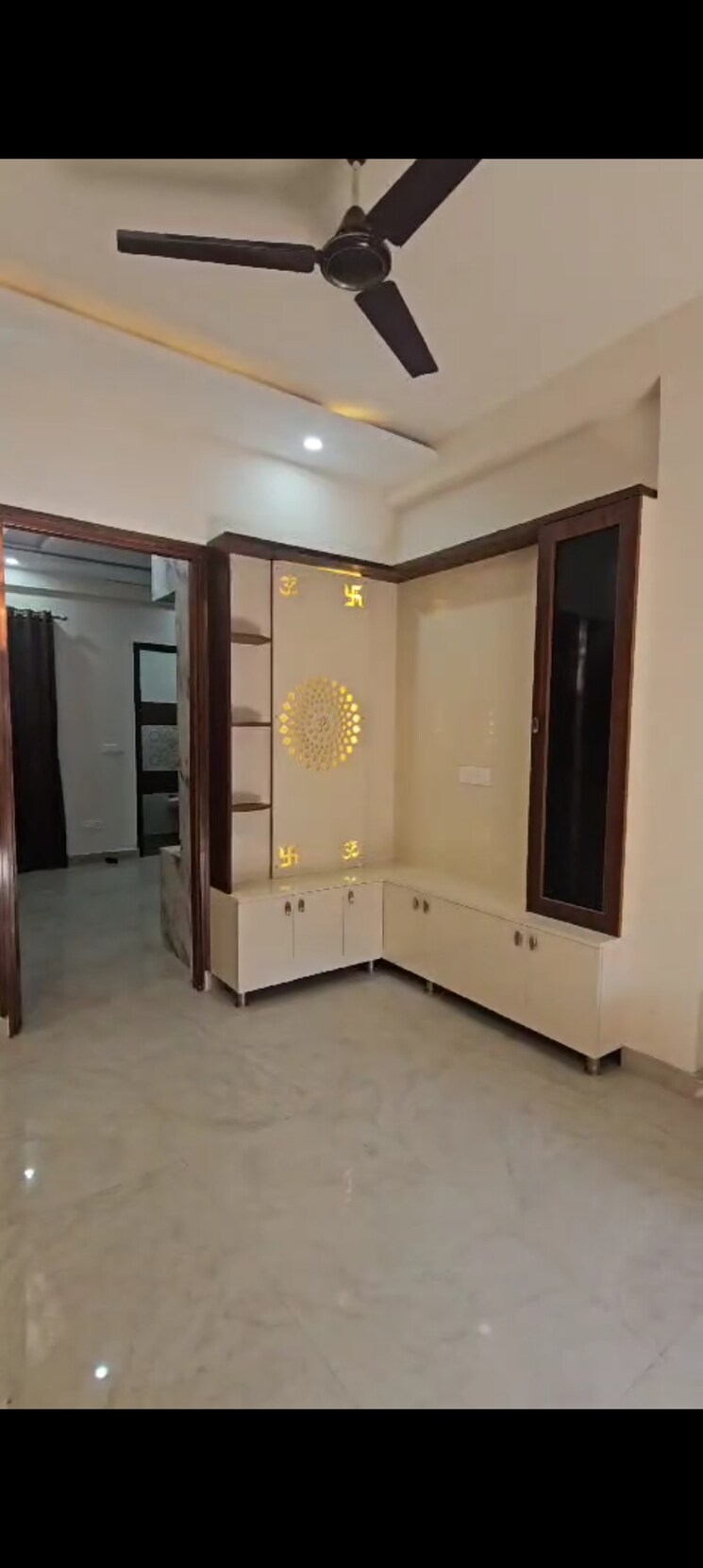 Room, pir machalla 3 Bedroom 110 Sq.Yd. Apartment In Pir Machalla Zirakpur 8780592