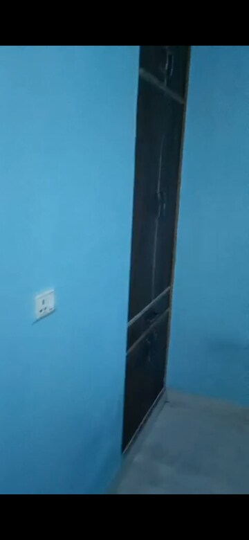 Furnished Amenities in 2.5 BHK Builder Floor at New Ashok Nagar – for Rent