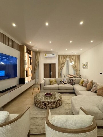 Living Room in 3 BHK Builder Floor at Sector 37 – for Sale