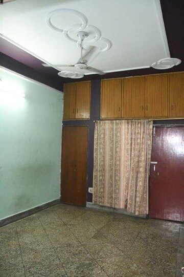 Room in 4 BHK Independent House at Indira Nagar – for Rent
