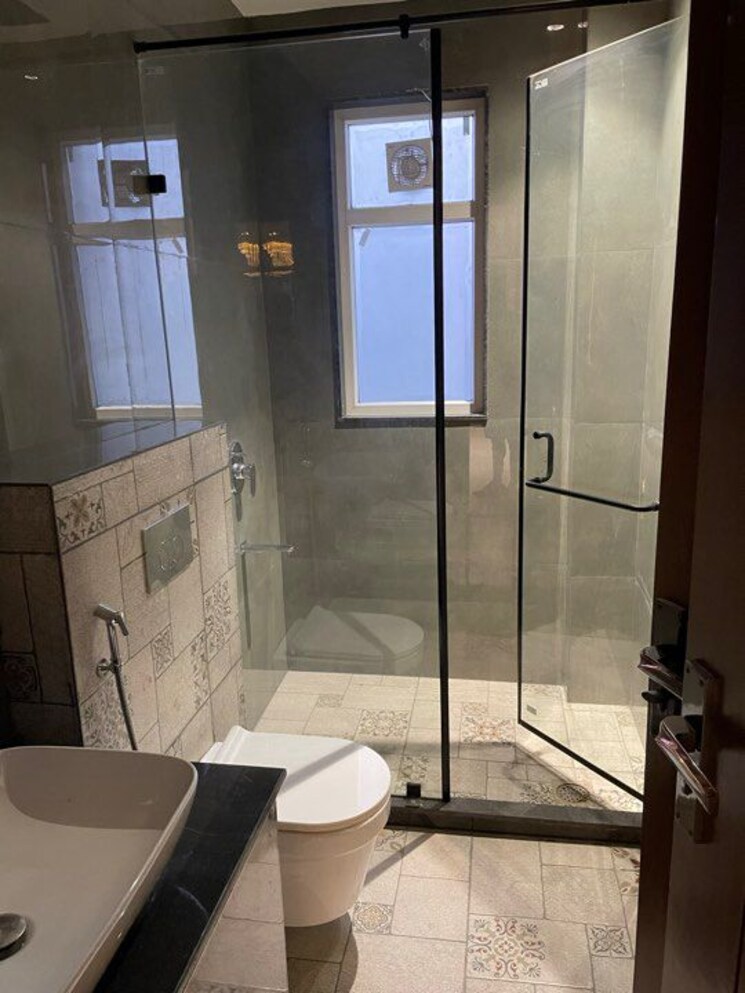 Bathroom, dlf-hamilton-court 4 Bedroom 5500 Sq.Ft. Penthouse In Sector 27 Gurgaon 8780588