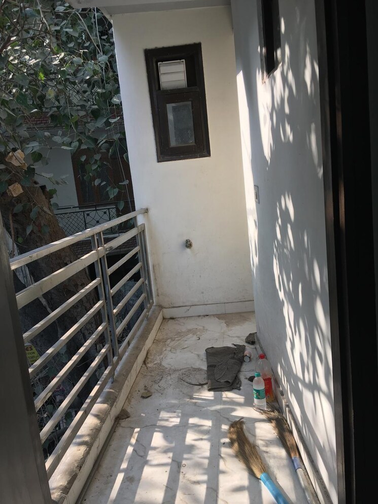 Balcony, khirki extension 2 Bedroom 90 Sq.Yd. Builder Floor In Khirki Extension Delhi 8780587