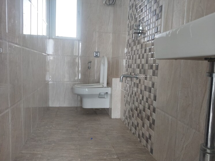 Bathroom, jay-le-jardin 3 Bedroom 1560 Sq.Ft. Apartment In Chembur Mumbai 8780594