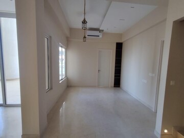 Room in 4 BHK Apartment at Indiabulls Sky Forest, Lower Parel – for Rent