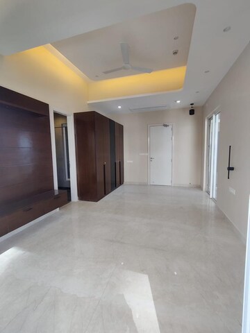 Room in 4 BHK Apartment at Indiabulls Sky Forest, Lower Parel – for Rent