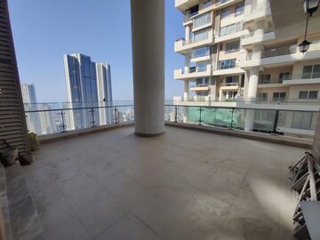 Room in 4 BHK Apartment at Indiabulls Sky Forest, Lower Parel – for Rent