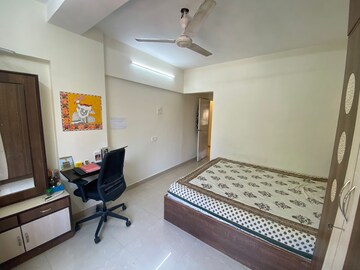 Room in 1 BHK Apartment at Dadar West – for Rent