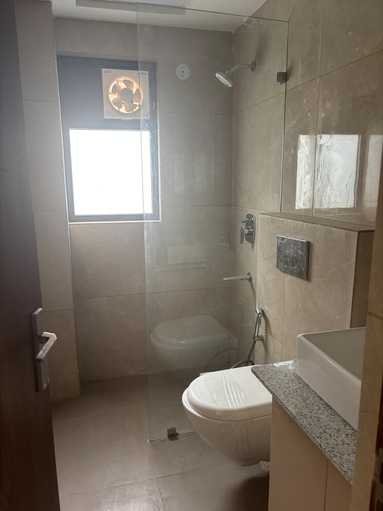Bathroom, suncity-vatsal-valley 2 Bedroom 1030 Sq.Ft. Apartment In Gwal Pahari Gurgaon 8780516