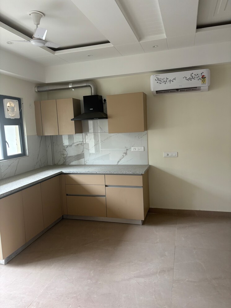 Kitchen, suncity-vatsal-valley 2 Bedroom 1030 Sq.Ft. Apartment In Gwal Pahari Gurgaon 8780516