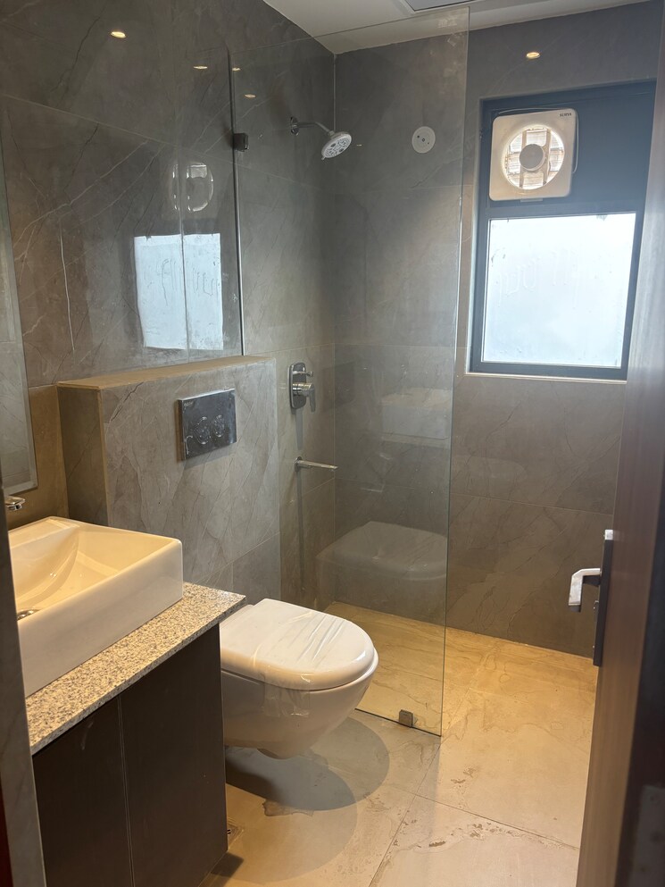 Bathroom, suncity-vatsal-valley 2 Bedroom 1030 Sq.Ft. Apartment In Gwal Pahari Gurgaon 8780516