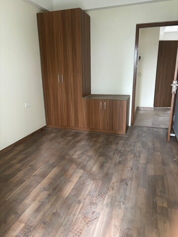 Room in 2 BHK Apartment at Suncity Vatsal Valley, Gwal Pahari – for Sale