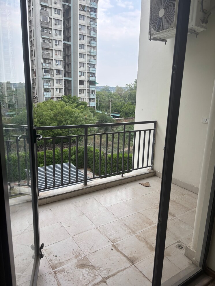 Balcony, suncity-vatsal-valley 2 Bedroom 1030 Sq.Ft. Apartment In Gwal Pahari Gurgaon 8780516