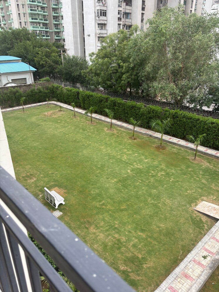 Garden, suncity-vatsal-valley 2 Bedroom 1030 Sq.Ft. Apartment In Gwal Pahari Gurgaon 8780516