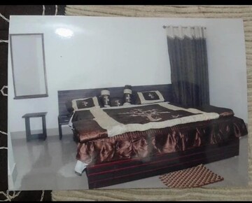 Bedroom in 6+ BHK Builder Floor at Ashiyana – for Sale