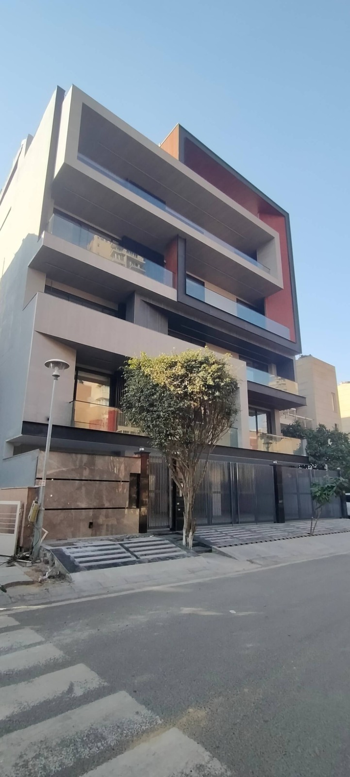 4 BHK + Pooja Room,Study Room 475 Sq.Yd. Builder Floor in Nirvana Courtyard