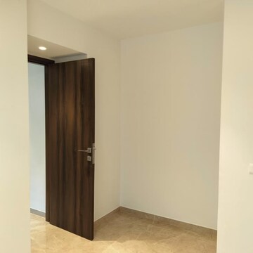 Room in 1 BHK Apartment at Hiranandani Regent Hill, Powai – for Rent