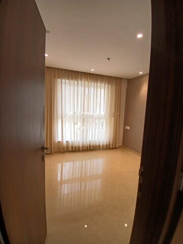 Room in 2 BHK Apartment at Hiranandani Highland, Powai – for Rent