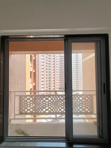 Room in 1 BHK Apartment at Lodha Panacea 1, Dombivli East – for Rent