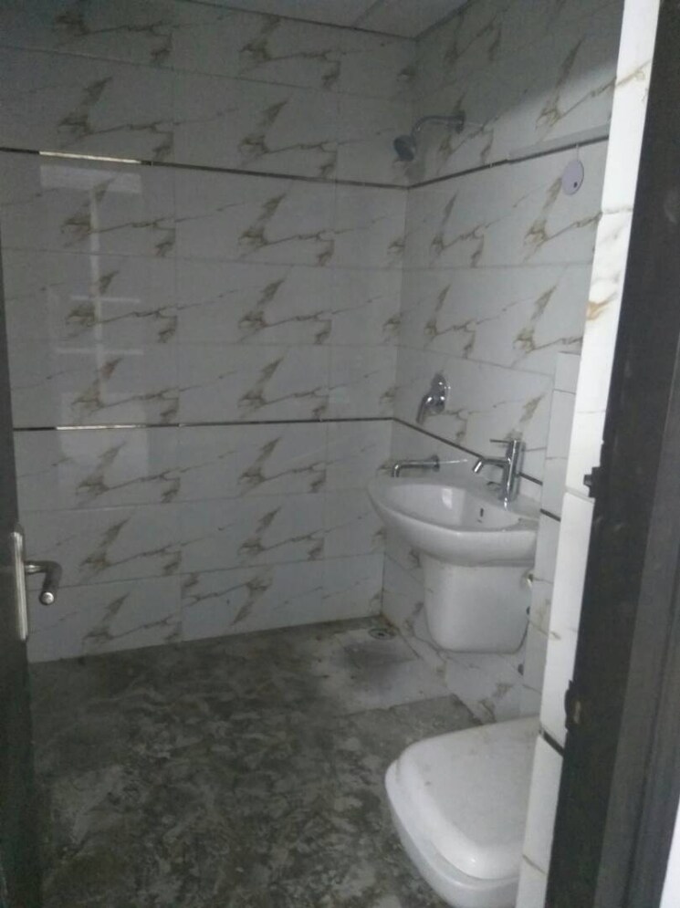Bathroom, supertech-czar-suites 2 Bedroom 870 Sq.Ft. Apartment In Omicron I Greater Noida Greater Noida 8780754