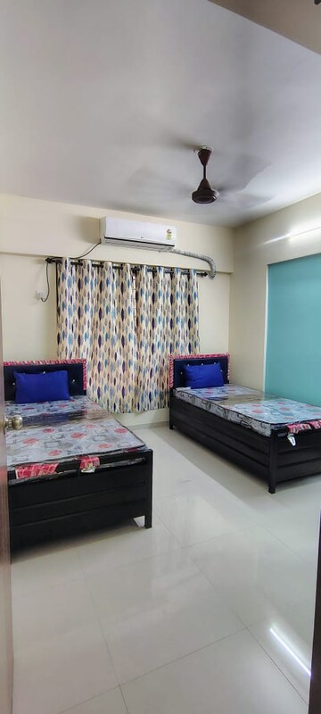 Room in  Pg at Santacruz West – for Rent